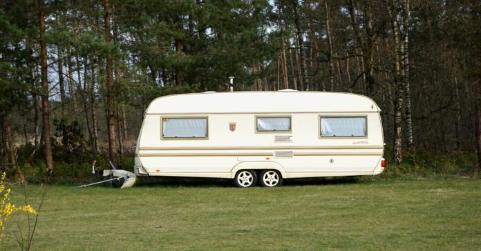 Knaus Tabbert verhandelt derzeit mit den Banken. Foto: Martin Debus - stock.adobe.com