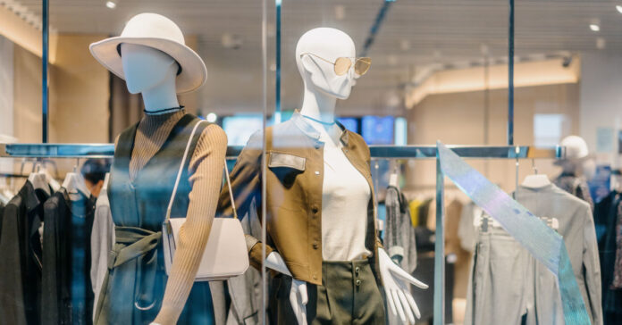 Performanceprogramme und Liquiditätsplanung haben für Mode-CFOs aktuell Top-Priorität, zeigt eine Studie von Roland Berger. Foto: THINK b – stock.adobe.com