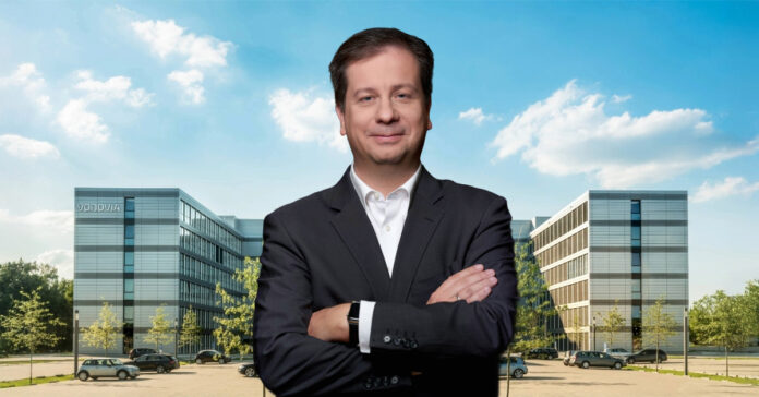 Luka Mucic wird spätestens 2026 neuer CEO von Vonovia. Fotos: Vonovia, SAP – Ingo Cordes / Collage: FINANCE
