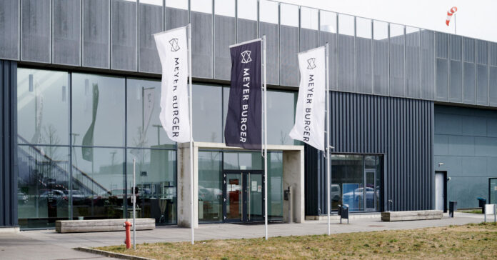 Meyer Burger muss Insolvenz für seine deutschen Tochtergesellschaften anmelden. Betroffen ist unter anderem das hier gezeigte Solarzellenwerk in Thalheim. Foto: Meyer Burger