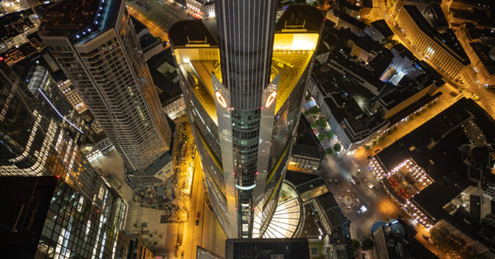 Die Commerzbank bleibt allen Widrigkeiten und Analystenzweifeln zum Trotz im Aufwind. Das zeigen auch die Ergebnisse des FINANCE Banken-Survey 2025. Foto: Anselm - stock.adobe.com