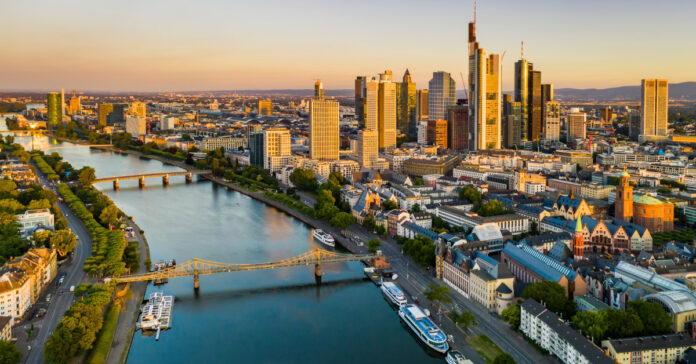 Ein Wirtschaftsprüfer aus Frankfurt dominiert den Prüfungsmarkt der unabhängigen Vermögensverwalter. Foto: Anton Petrus - stock.adobe.com