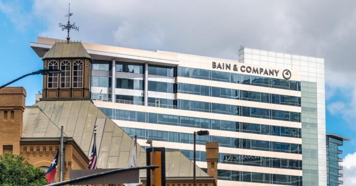 Bain & Company führt im weltweiten Financial-Services-Team eine Doppelspitze ein. Foto: Kristina Blokhin – stock.adobe.com