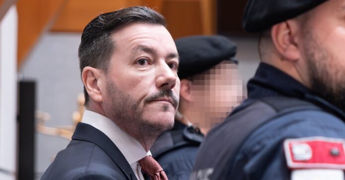 René Benko vor dem Start des ersten Prozesstages am Landesgericht in Innsbruck. Foto: picture alliance / Johann Groder / EXPA / picturede | Johann Groder