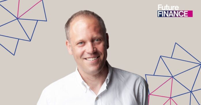 Hays-Manager und Personalexperte Erich Schwinghammer weiß, wie Nachwuchs-Finanzer ihr Gehalt maximieren können. Foto: Hays/Montage: FINANCE