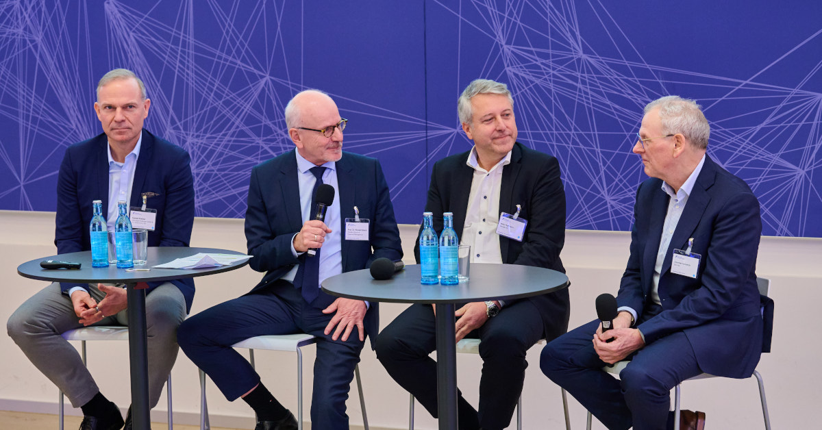 Experten diskutierten an der Frankfurt School of Finance & Management, wie Transformation gelingt und welche Rolle das Controlling dabei spielt. Foto: Stefan Wildhirt