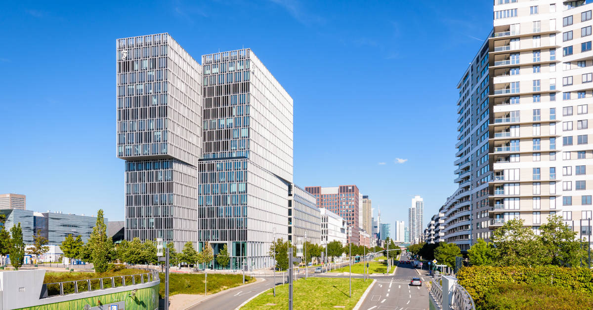 Die Green FINANCE Konferenz findet 2026 erstmals live im Frankfurter F.A.Z. Tower statt. Foto: olrat - stock.adobe.com