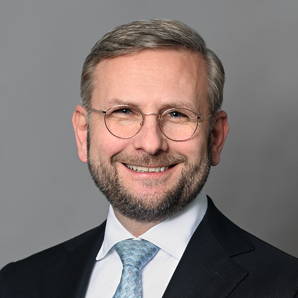 Matthias Rückriegel ist seit 2016 Chief Financial Officer (CFO) und Senior Partner von Roland Berger. Er ist seit 2011 Jahren für die Unternehmensberatung tätig. Er begann seine Laufbahn 1998 bei der Deutschen Bank. Von 2002 bis 2006 war er Director und Head of M&A von Deutsche Post World Net, anschließend war bis zu seinem Wechsel zu Roland Berger Head of TMT M&A und Senior Vice President bei Sal. Oppenheim. Foto: Roland Berger