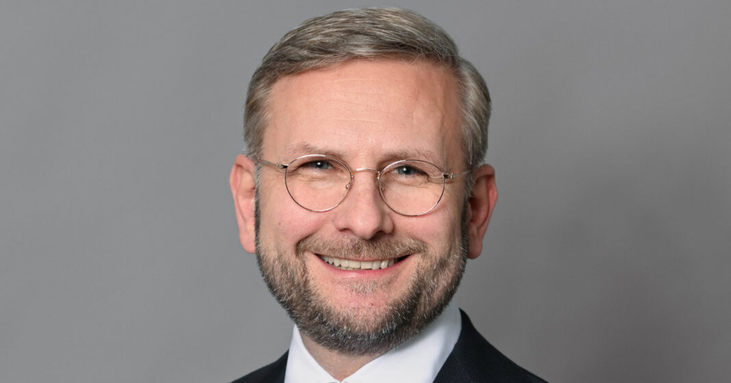CFO im Interview: Wie Roland Berger ohne Kapitalmarkt wächst - FINANCE
