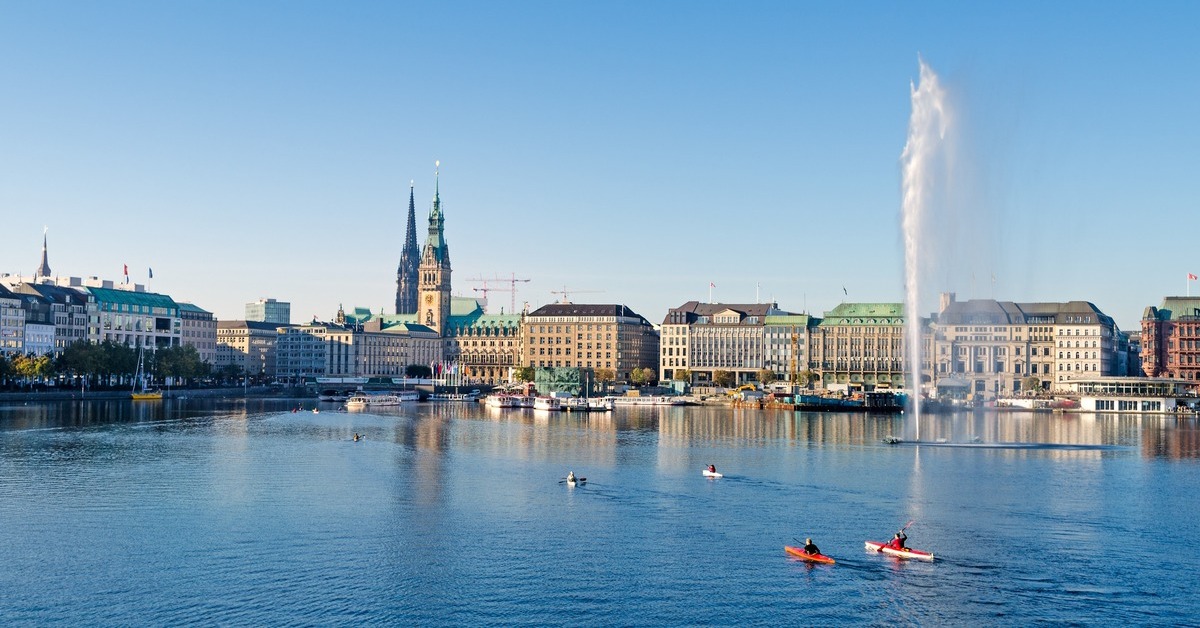 Die Großkanzlei Linklaters schließt Ende 2026 ihr Büro in Hamburg. Foto: thorabeti – stock.adobe.com