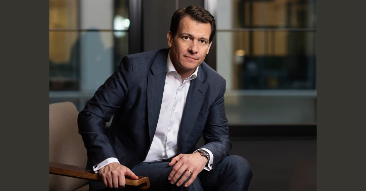 Freshfields hat die Spitze ihrer globalen Transaktionspraxis neu besetzt. Einer der beiden Co-Heads ist der Hamburger M&A-Partner Patrick Cichy. Foto: Freshfields/Montage: FINANCE