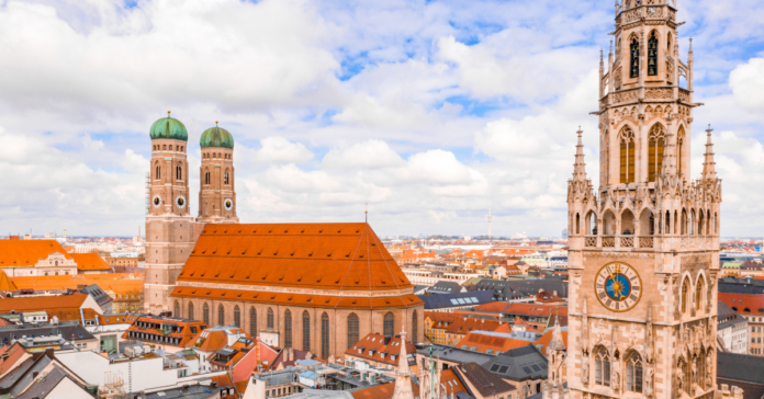 Die Münchener Beratung Ommax fusioniert mit der Beratung Singulier, um eine pan-europäische KI-Beratungsplattform zu schaffen. Foto: Aerial Film Studio - stock.adobe.com