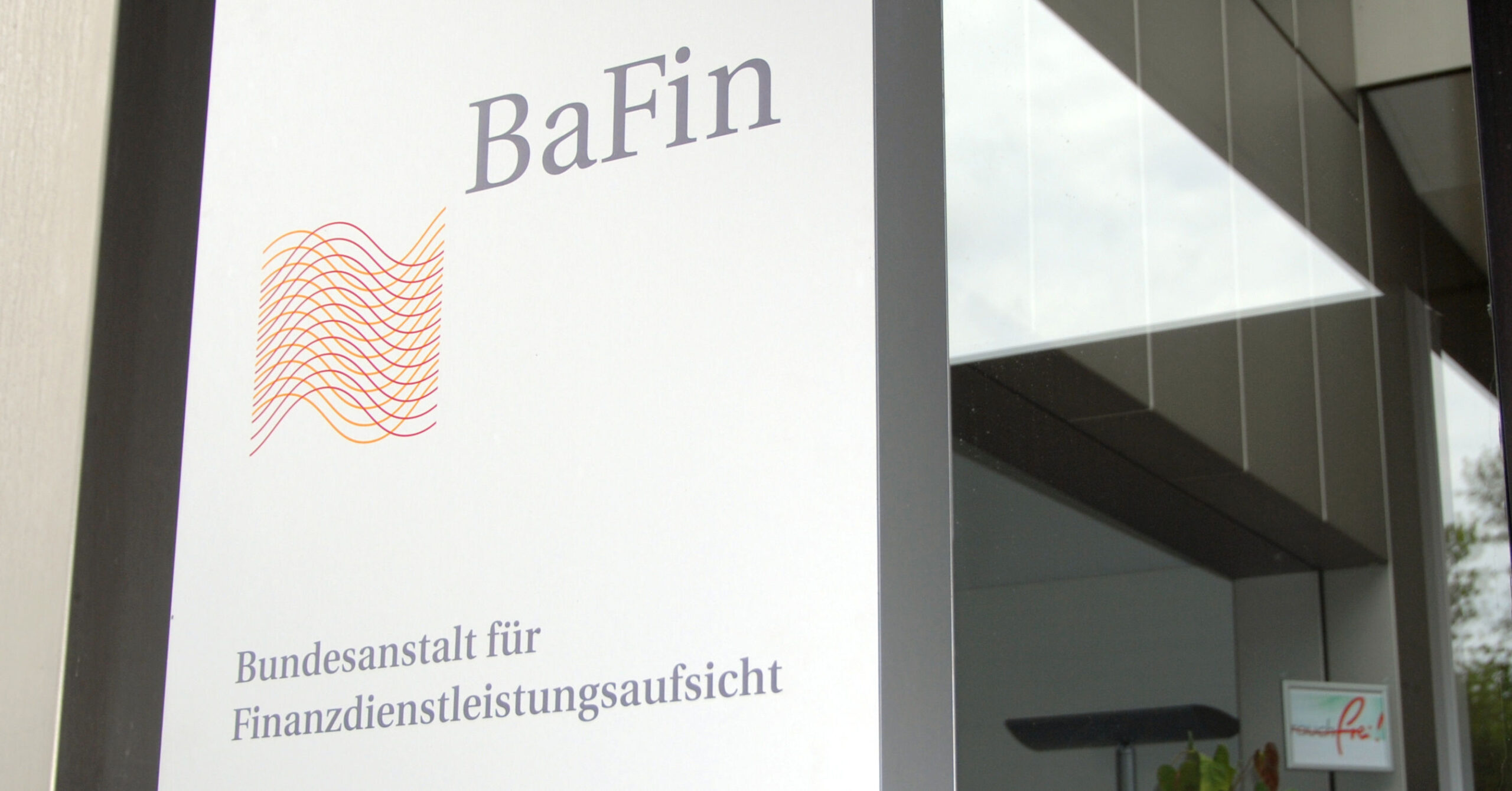 Die Bafin erlässt eine Reihe an Maßnahmen. Foto: nmann77 - stock.adobe.com