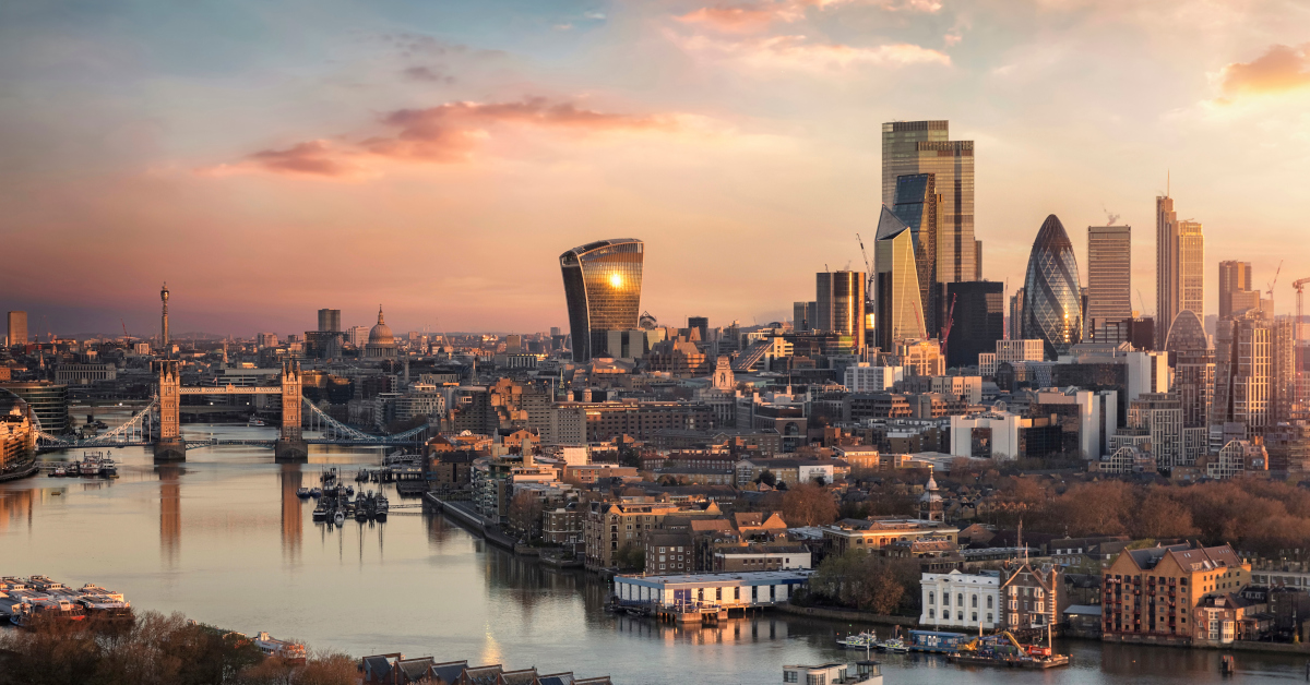 Den Investmentbanker Alex Bleck zieht es von Frankfurt nach London. Foto: moofushi - stock.adobe.com