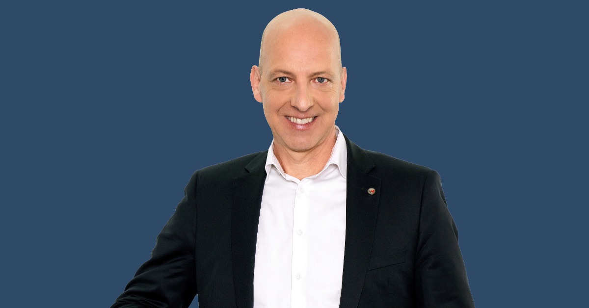 Der erfahrene Maschinenbau-CFO Christoph Burkhard wird neuer CFO bei Heidelberger Druckmaschinen. Foto: Wacker Neuson; Montage: FINANCE