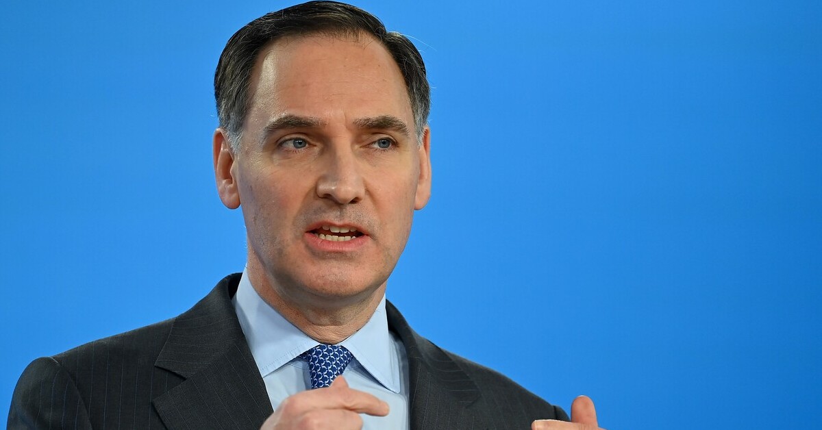 James von Moltke bei der Bilanzpressekonferenz der Deutschen Bank im Januar 2026. Foto: picture alliance / SvenSimon | Frank Hoermann / SVEN SIMON