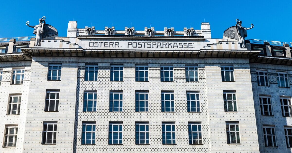 R+V investierte in die Signa-Projektgesellschaft, der die ehemalige Postsparkasse in Wien gehörte. Das denkmalgeschützte Gebäude steht zum Verkauf. Foto: jordi2r - stock.adobe.com